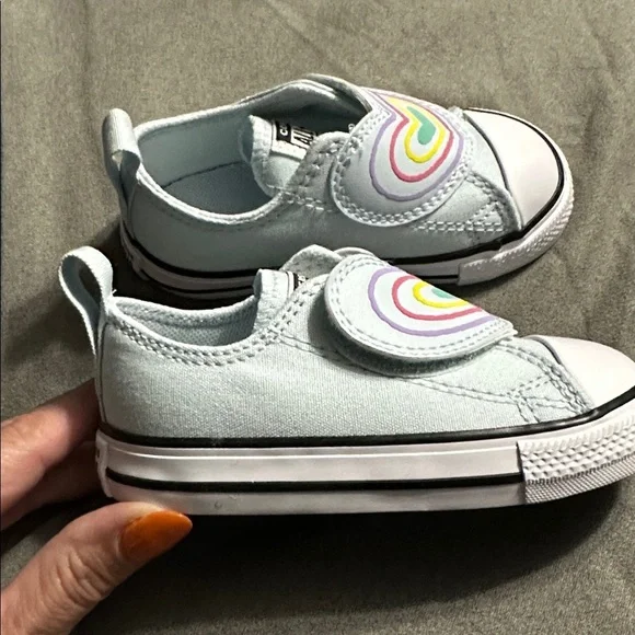 Converse Light Blue One Strap Heart Sneakers size 6 toddlers New in Box - Picture 3 of 6